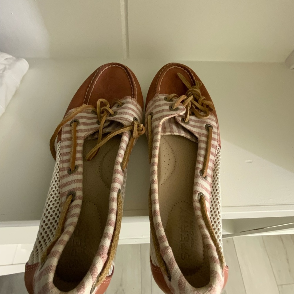 Womens Sperry slip on